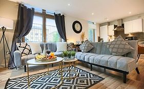 Campbell Park Apartment - City Centre - Free Parking, Balcony, Super-Fast Wifi And Smart Tv With Netflix By Yoko Property